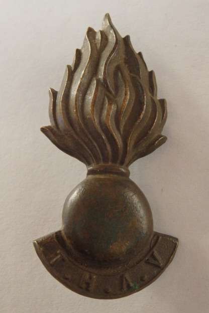 A SUPERB RARE "TRANSVAAL HORSE ARTILLERY VOLUNTEERS" CAP BADGE