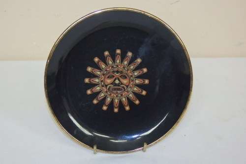 A MAGNIFICENT GLOSSY BLACK "TONY & ELEANOR PAINE" OF CANADA SKEMO COLLECTIBLE PLATE