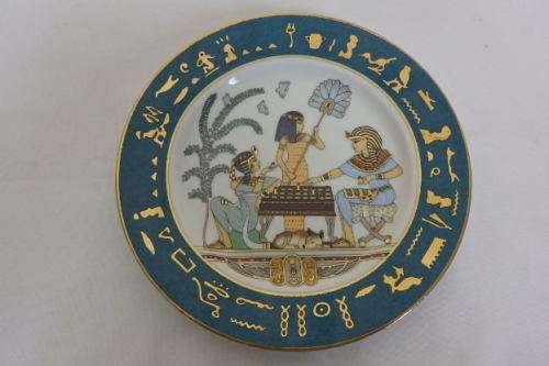 A FABULOUS ENGLISH MADE "FINE ROYAL PORCELAIN" SCULPTURE SERIES EGYPTIAN COLLECTIBLE PORCELAIN PLATE