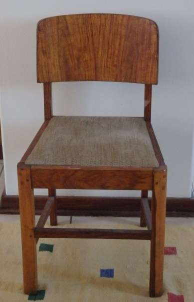 WOW! A STUNNING VINTAGE TEAK OCCASIONAL/ DINING CHAIR. GORGEOUS IN ANY LIVING AREA!!
