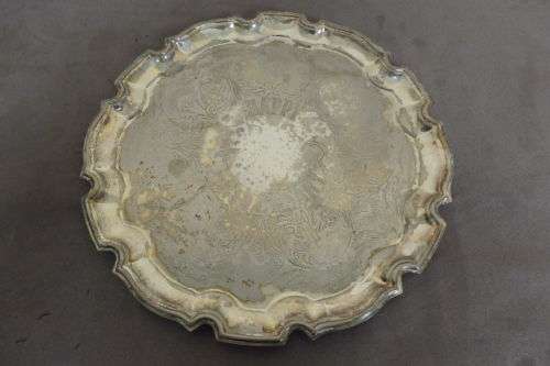 AN AWESOME VINTAGE SILVER PLATED "HAPPY ANNIVERSARY" ROUND SERVING TRAY WITH ORNATE DETAILING