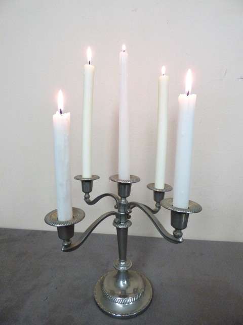 A BEAUTIFUL, ELEGANT SILVER METAL 5 CANDLE CANDELABRA.  ABSOLUTE STYLE!