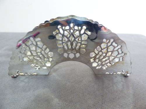AN AWESOME SILVER PLATED SERVIETTE HOLDER, STUNNING ON YOUR DINING TABLE!!!