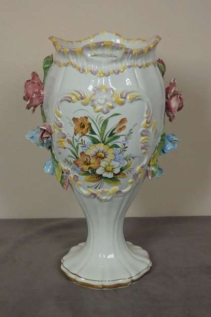 A RARE VINTAGE "BASSANO" OF ITALY PORCELAIN VASE WITH HAND CRAFTED PORCELAIN FLOWERS