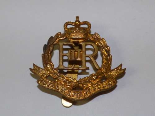 A ROYAL MILITARY POLICE ER11 CAP BADGE.
