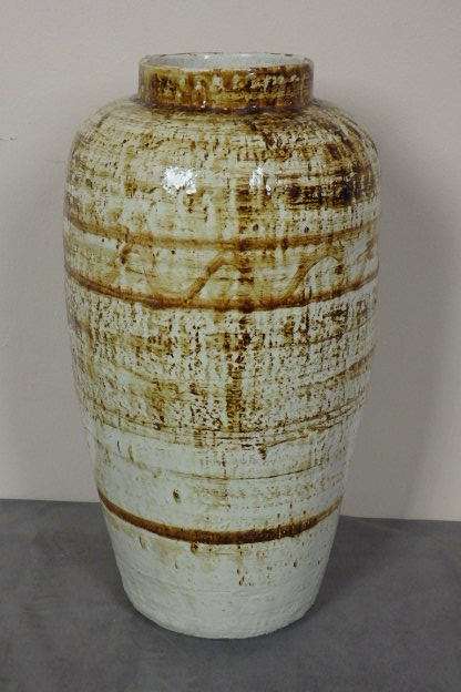 AN INCREDIBLE (VERY LARGE) STONEWARE VASE WITH BROWN AND WHITE DETAILING - PERFECT FEATURE VASE