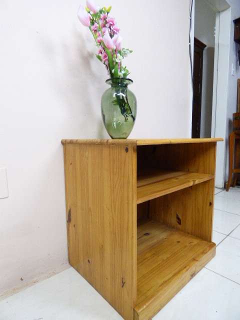A BEAUTIFUL, LARGE STYLISH PINE PEDESTAL w A SHELF. LOVELY IN ANY ROOM!!