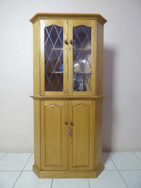 AN EXQUISITE OAK LEAD GLASS CORNER DRINKS/DISPLAY CABINET, ABSOLUTELY FABULOUS!!