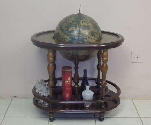 AN ABSOLUTELY EXQUISITE "VINTAGE" GLOBE BAR AND ROULETTE TROLLEY ON CASTORS