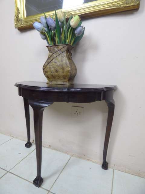 A BEAUTIFUL VINTAGE BALL & CLAW IMBUIA HALF MOON DISPLAY/OCCASIONAL TABLE. GORGEOUS IN AN ENTRANCE!!