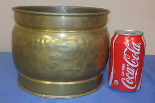 A WONDERFUL VINTAGE SOLID BRASS FLOWER PLANTER WITH LOADS OF CHARM