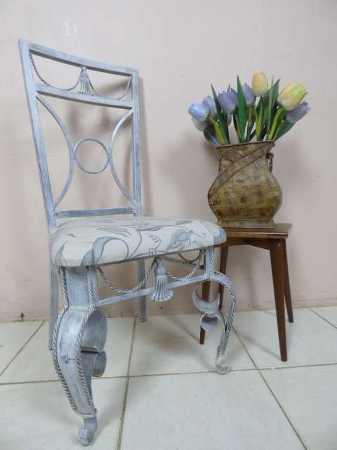 AN ABSOLUTELY GORGEOUS WROUGHT IRON CHAIR WITH STUNNING DESIGN AND FABRIC. FABULOUS ON ITS OWN!!!