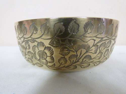 A GORGEOUS VINTAGE MADE IN INDIA SOLID BRASS SNACK BOWL. FABULOUS ON YOUR TABLE/COUNTER!!