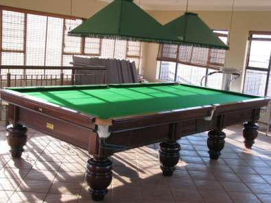 A SPECTACULAR "UNION BILLIARDS" FULL SIZE BILLIARDS TABLE w/ LIGHTS & ACCESSORIES INCL. INSTALLATION