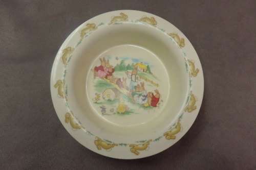 A BEAUTIFUL ORIGINAL ROYAL DOULTON "BUNNYKINS" CHILDREN'S PLASTIC CEREAL BOWL IN AWESOME CONDITION
