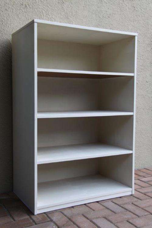 A STUNNING LARGE DISPLAY/BOOKSHELF, IDEAL FOR YOUR STUDY OR READING ROOM. GREAT CONDITION!!