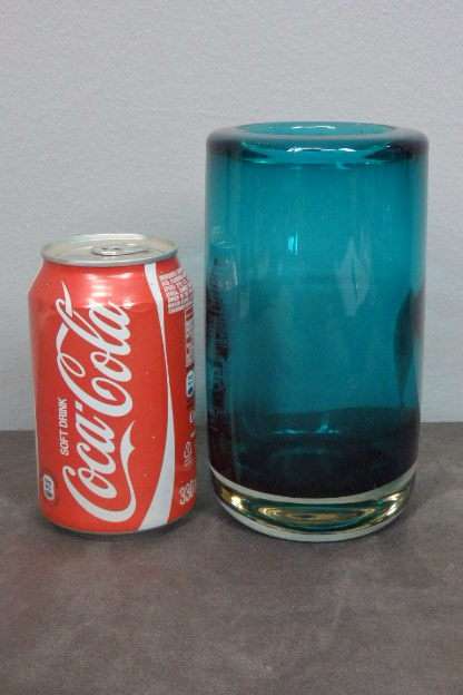 A FANTASTIC VINTAGE ITALIAN MADE TEAL GREEN MURANO GLASS VASE IN AMAZING CONDITION