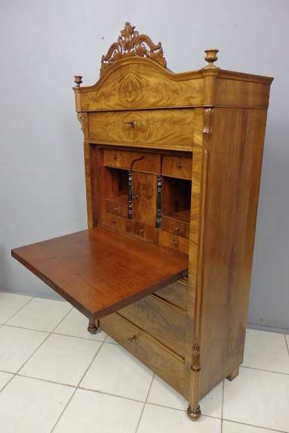 A MAGNIFICENT ANTIQUE EDWARDIAN WALNUT (WRITING) BUREAU CABINET WITH STUNNING DETAILING