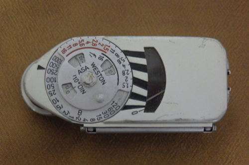 AN AWESOME VINTAGE GERMAN MADE WESTON LIGHT METER M LEICAMETER FOR M3 RANGEFINDER 35MM FILM CAMERA