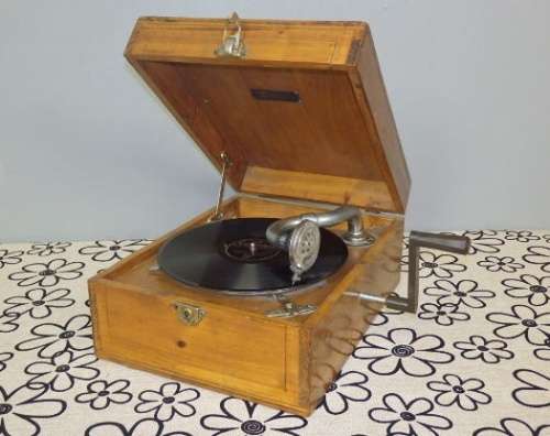 A WONDERFUL AND RARE ANTIQUE "COLUMBIA No. 55" VIVA-TONAL GRAFONOLA GRAMOPHONE