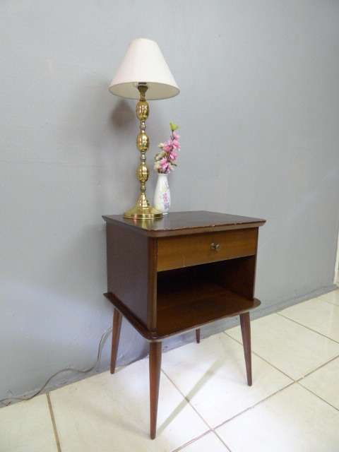 A LOVELY STYLISH 70's RETRO BEDSIDE PEDESTAL w A DRAWER AND SHELF. LOVELY IN A RETRO BEDROOM!