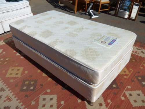 A FABULOUS ORTHOPAEDIC ORTHO COIL 3,4 BED w HARDLY USED IN SUPERB CONDITION!