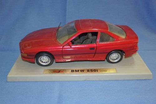 A FABULOUS COLLECTIBLE MAISTO 1:18 SCALE MAROON 1990 BMW 850i DIE CAST MODEL CAR