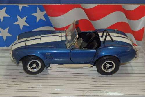 AN INCREDIBLE (BOXED) AMERICAN MUSCLE CARS 1:18 SCALE SHELBY COBRA 427 S/C DIE CAST MODEL CAR