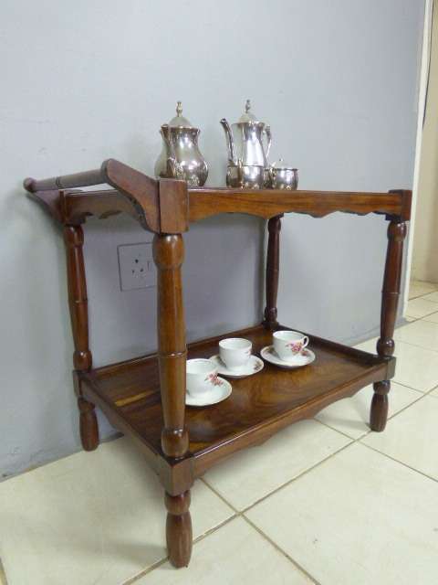 A MAGNIFICENT VINTAGE BUTLERS TRAY STAND w 2 TRAYS IN FANTASTIC CONDITION!!!