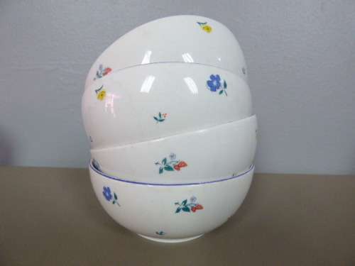 4 VERY PRETTY VINTAGE "CONTINENTAL SA" DESSERT BOWLS . LOVELY ON THE PATIO TABLE!!