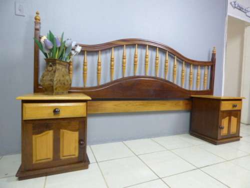 AN EXQUISITE YELLOW WOOD & IMBUIA QUEEN/KING SIZE HEADBOARD w PEDESTALS. IN FANTASTIC CONDITION!!