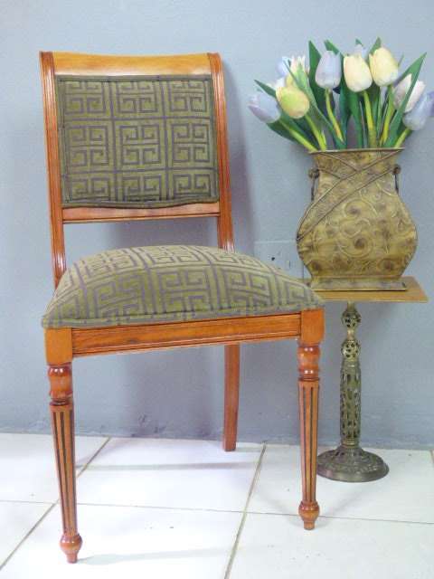 A FANTASTIC VINTAGE OCCASIONAL CHAIR IN GREAT CONDITION!! STUNNING ON DISPLAY IN ALL LIVING AREAS!!
