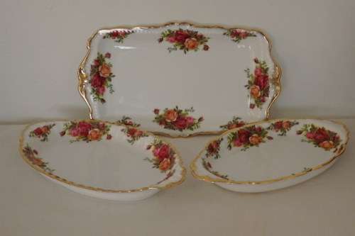 3x INCREDIBLE ROYAL ALBERT "OLD COUNTRY ROSES" SERIES FINE BONE CHINA TEA/ PASTRY PLATES bid/piece