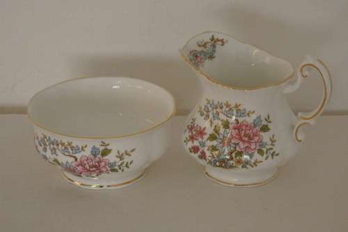 A FABULOUS "ROYAL STANDARD" "MANDARIN" FINE BONE CHINA "LARGE" MILK JUG AND SUGAR BOWL SET