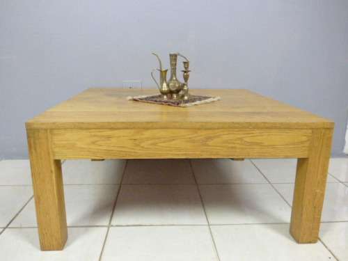 A STUNNING (LARGE) 1m x 1m SQUARE SOLID OAK CENTRE COFFEE TABLE. STUNNING IN YOUR INFORMAL LOUNGES!!
