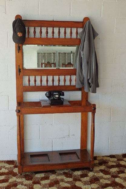 AN SUPERB ANTIQUE SOLID IMBUIA HALL STAND WITH BEAUTIFUL CAST METAL HOOKS AND BEVELLED MIRROR