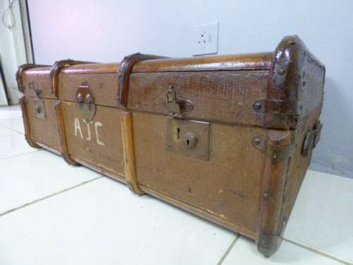 A STUNNING LARGE ANTIQUE STEAMER TRAVEL TRUNK, GREAT STORAGE SPACE OR A PERFECT RUSTIC COFFEE TABLE!