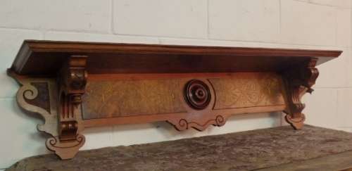 A SUPERB ANTIQUE CARVED MANTEL SHELF WITH INCREDIBLE CARVED DETAILING AND A CENTRE ROSETTE