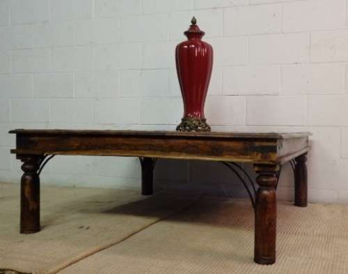 A MAGNIFICENT LARGE 1.2m x 1.2m BURMESE TEAK CENTRE COFFEE TABLE WITH STUNNING CHUNKY TURNED LEGS