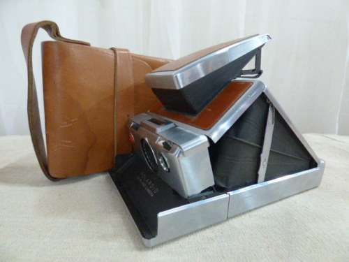 A STUNNING VINTAGE (1972) POLAROID SX-70 LAND CAMERA IN ITS ORIGINAL LEATHER POUCH!!!