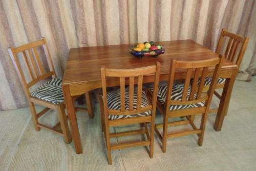AN EXQUISITE VINTAGE SOLID TEAK 6-SEATER DINING TABLE WITH AWESOME CLEAN UNCOMPLICATED LINES