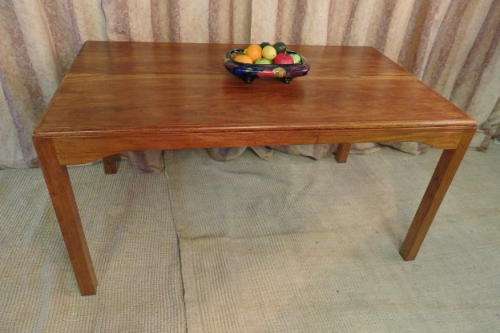 AN EXQUISITE VINTAGE SOLID TEAK 6-SEATER DINING TABLE WITH AWESOME CLEAN UNCOMPLICATED LINES
