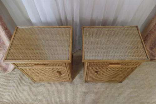 TWO STUNNING CANE AND WICKER BEDSIDE PEDESTALS WITH A DRAWER & CUPBOARD AND GLASS TOP bid/pedestal
