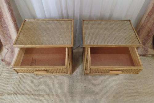 TWO STUNNING CANE AND WICKER BEDSIDE PEDESTALS WITH A DRAWER & CUPBOARD AND GLASS TOP bid/pedestal