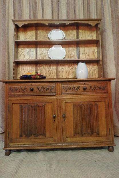 A GORGEOUS SOLID OAK SIDE SERVER, IN FABULOUS CONDITION! AWESOME IN ANY DINING AREA!!
