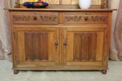 A GORGEOUS SOLID OAK SIDE SERVER, IN FABULOUS CONDITION! AWESOME IN ANY DINING AREA!!