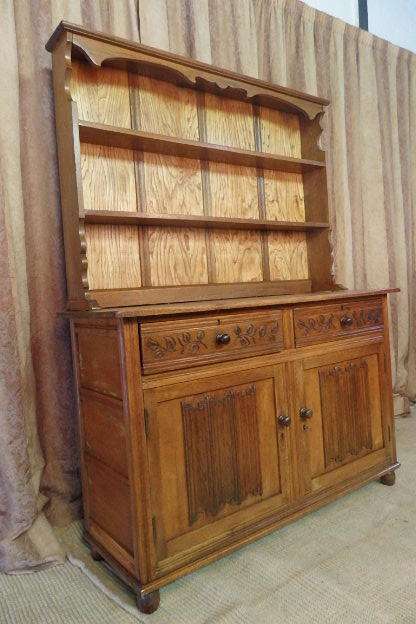 A GORGEOUS SOLID OAK SIDE SERVER, IN FABULOUS CONDITION! AWESOME IN ANY DINING AREA!!