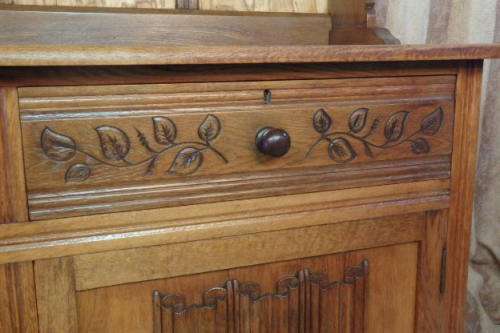 A GORGEOUS SOLID OAK SIDE SERVER, IN FABULOUS CONDITION! AWESOME IN ANY DINING AREA!!