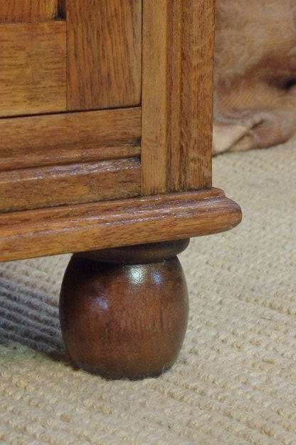 A GORGEOUS SOLID OAK SIDE SERVER, IN FABULOUS CONDITION! AWESOME IN ANY DINING AREA!!