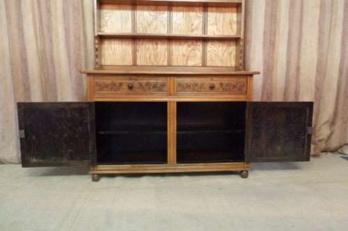 A GORGEOUS SOLID OAK SIDE SERVER, IN FABULOUS CONDITION! AWESOME IN ANY DINING AREA!!
